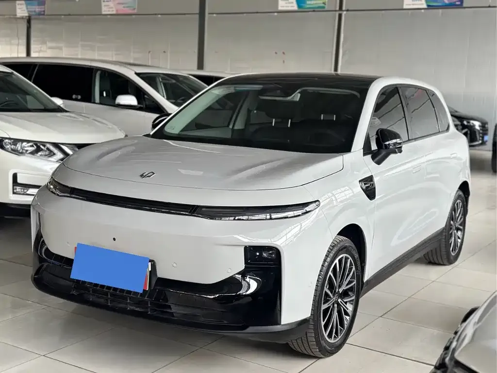 Leapmotor B10