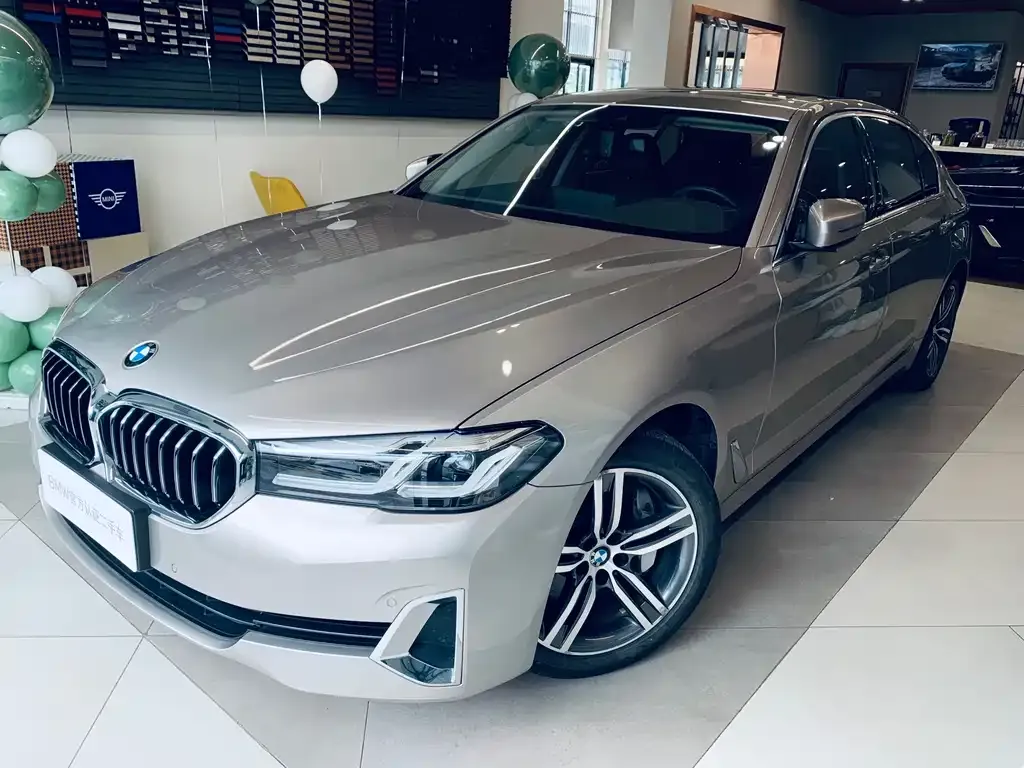 BMW 5 Series — фото 1