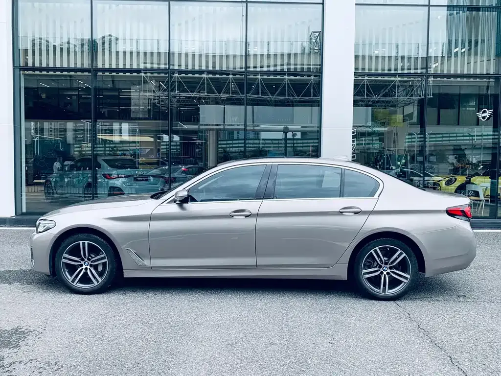 BMW 5 Series — фото 10