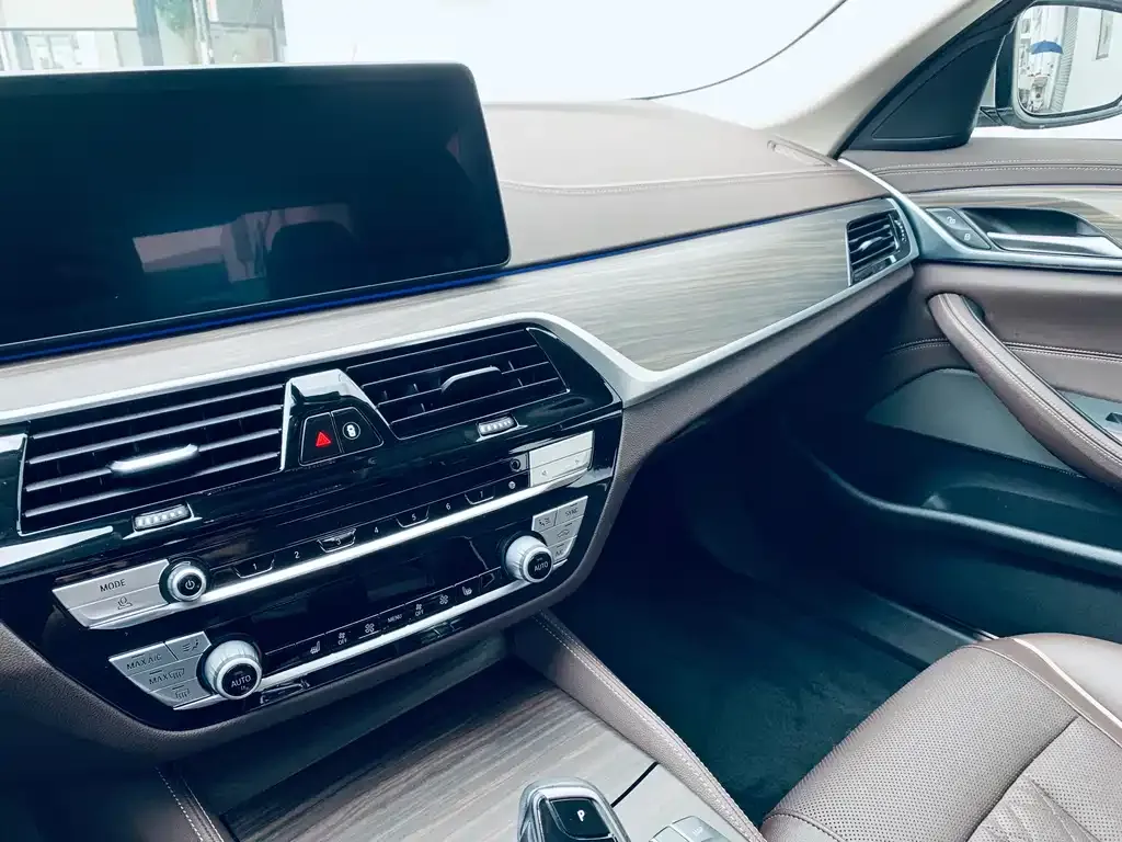 BMW 5 Series — фото 2