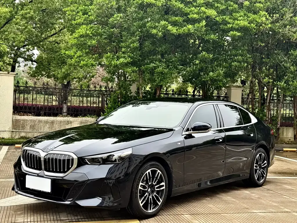 BMW 5 Series — фото 9