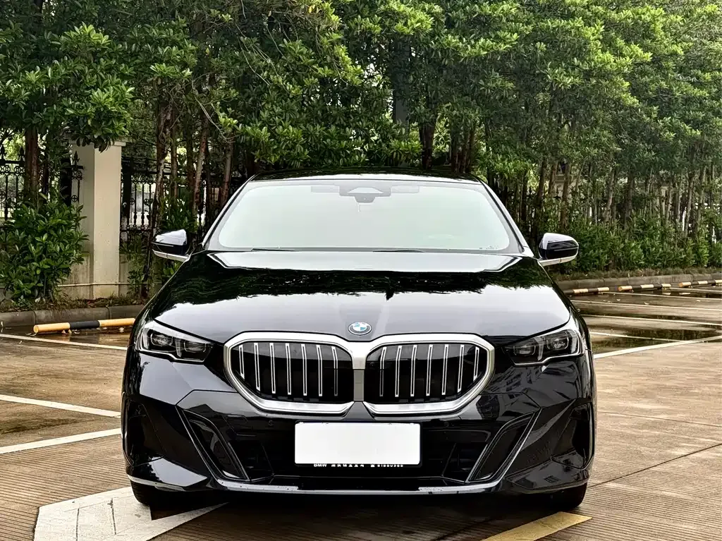 BMW 5 Series — фото 4