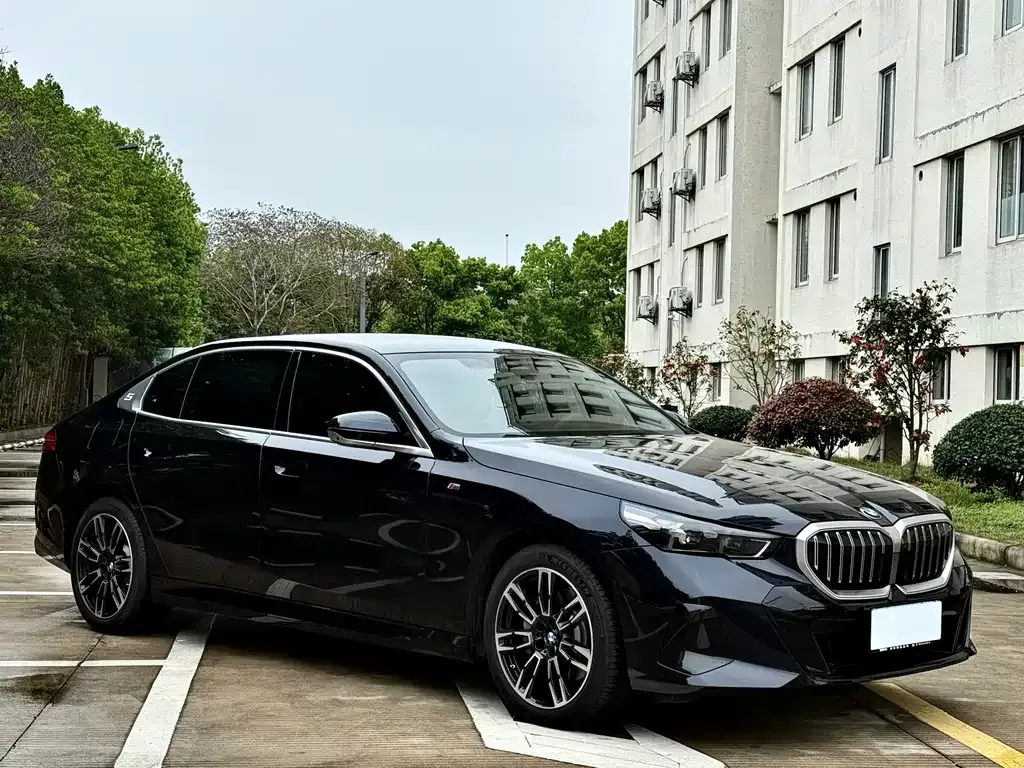 BMW 5 Series — фото 8