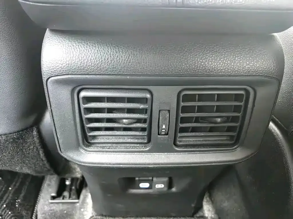 Toyota RAV4 — фото 6