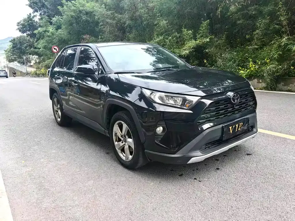 Toyota RAV4 — фото 9
