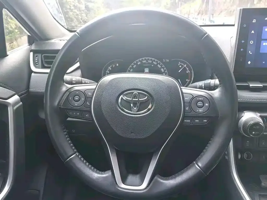 Toyota RAV4 — фото 3