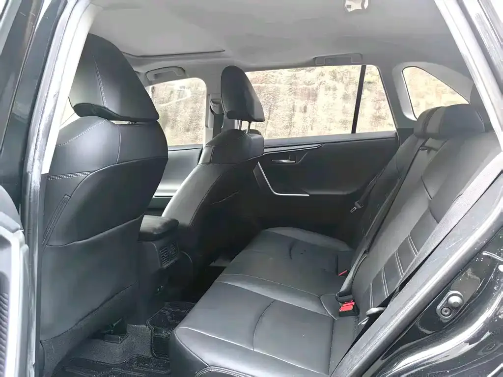 Toyota RAV4 — фото 2