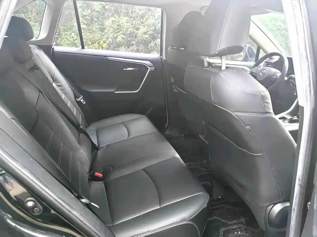 Toyota RAV4 — фото 4