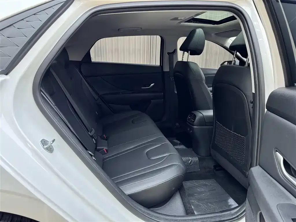 Hyundai Elantra — фото 10