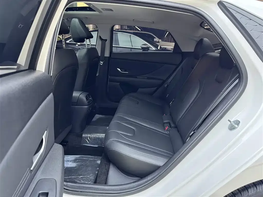 Hyundai Elantra — фото 6
