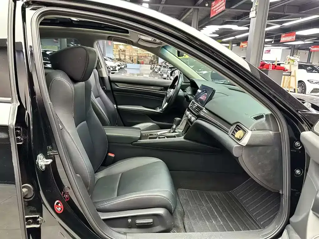 Honda Accord — фото 9