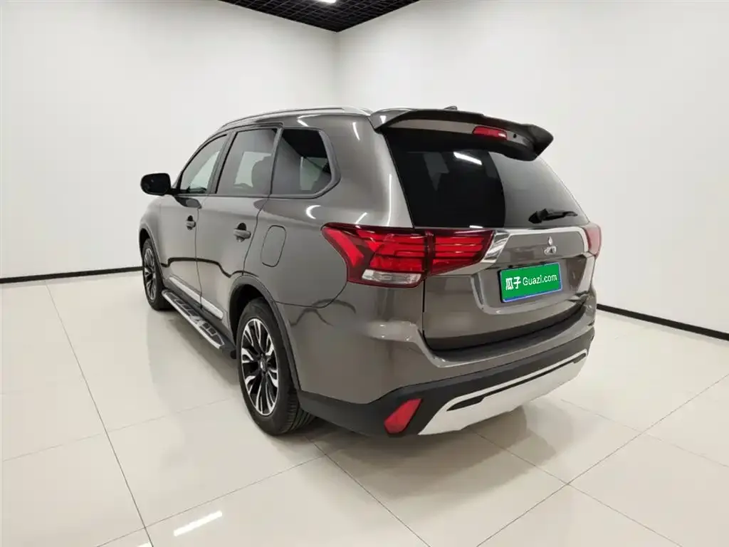 Mitsubishi Outlander — фото 3