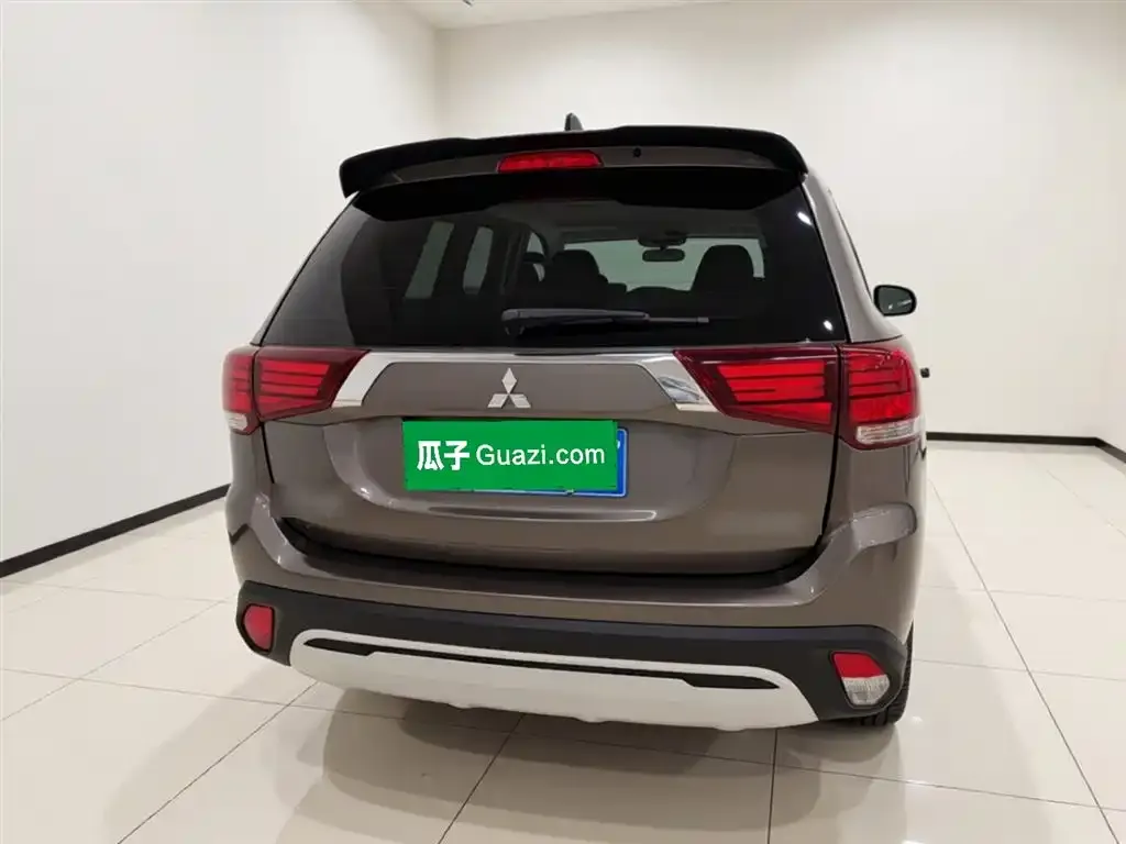 Mitsubishi Outlander — фото 7