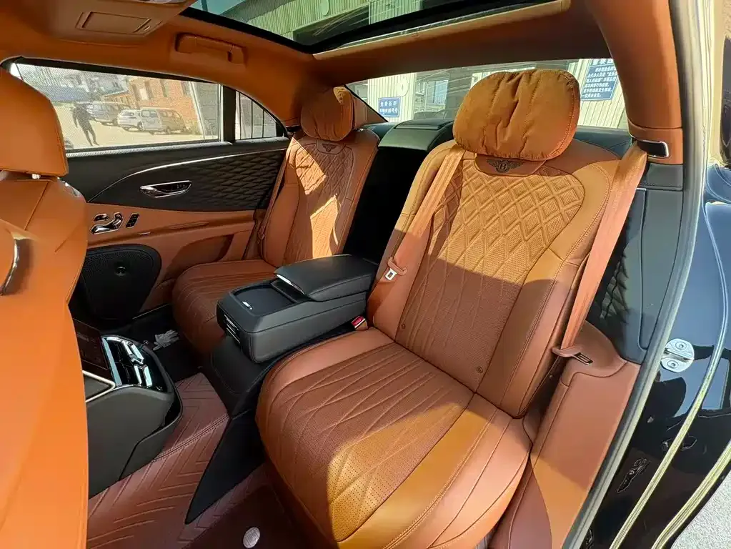 Bentley Flying Spur — фото 3