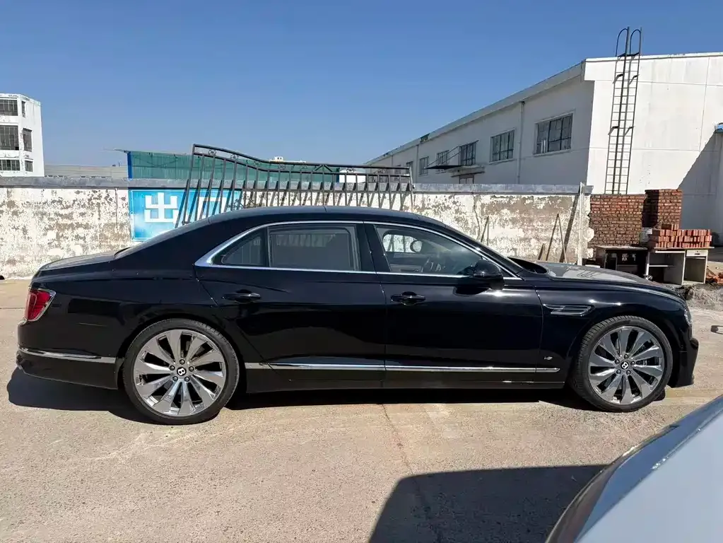 Bentley Flying Spur — фото 2