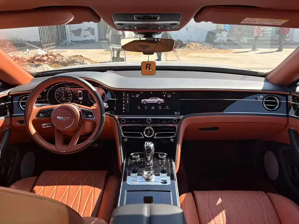 Bentley Flying Spur — фото 4