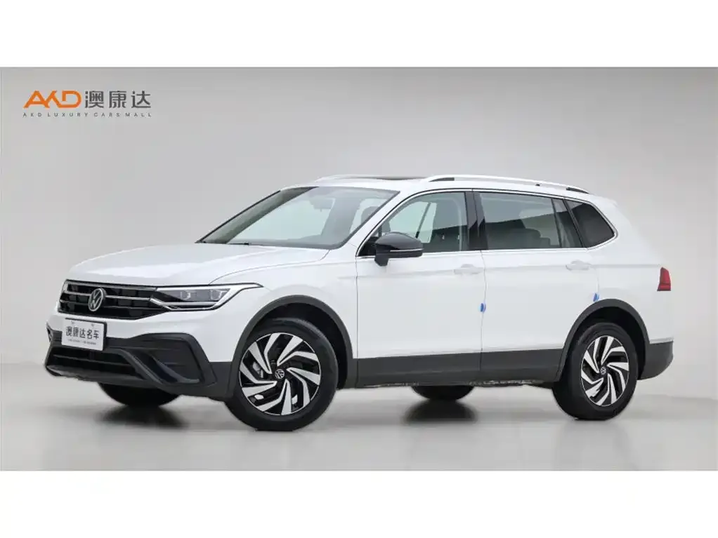 Volkswagen Tiguan L — фото 1