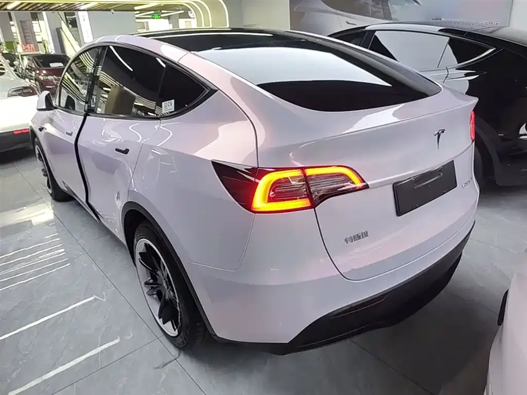 Tesla Model Y — фото 9