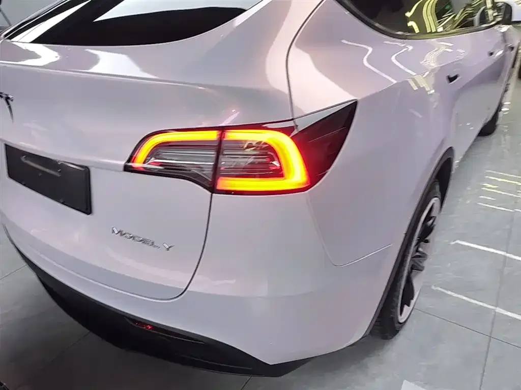 Tesla Model Y — фото 2