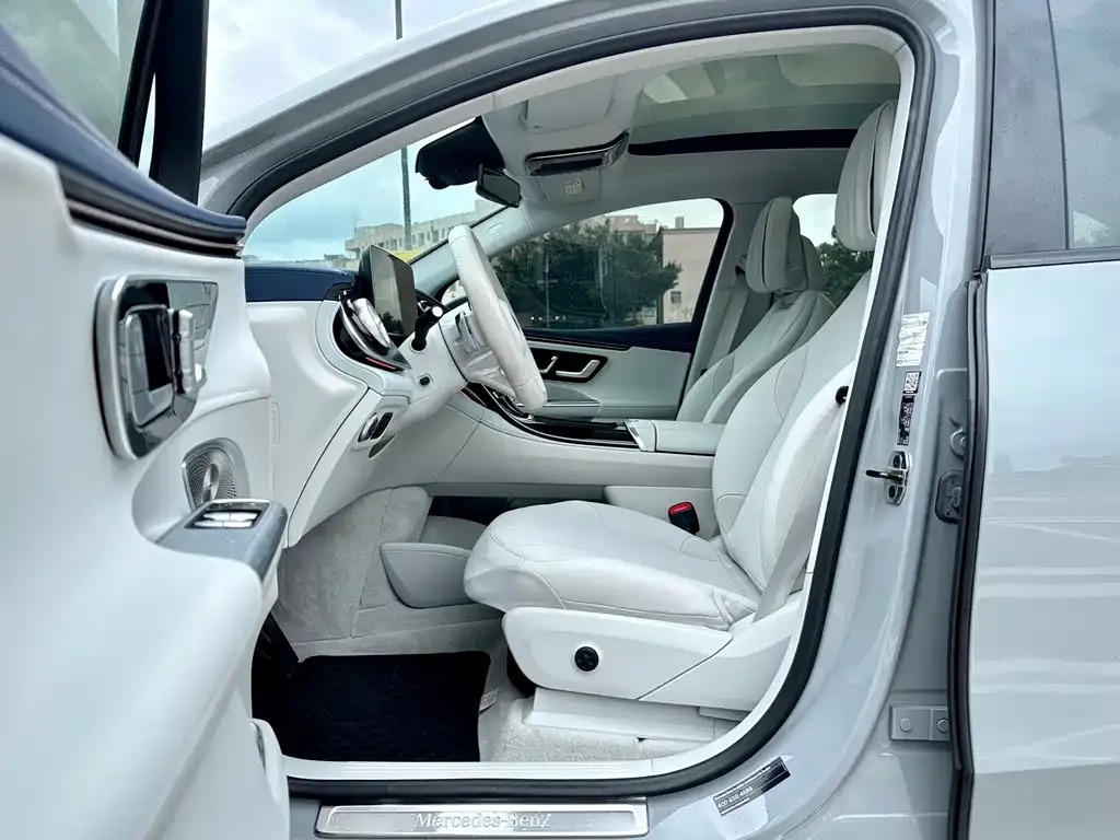 Mercedes-Benz EQE SUV — фото 6