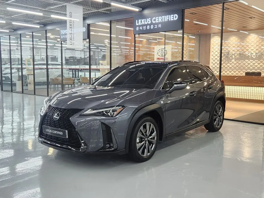 Lexus UX — фото 1