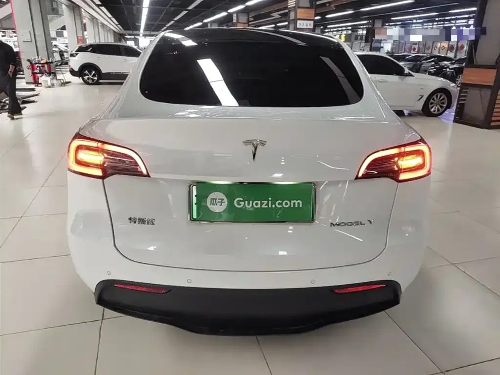 Tesla Model Y — фото 3