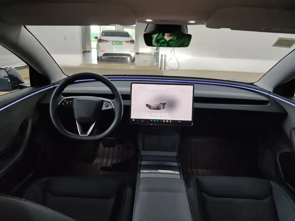 Tesla Model 3 — фото 2