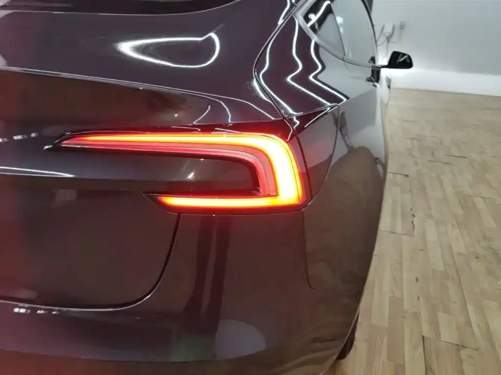 Tesla Model 3 — фото 3