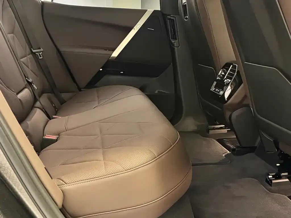 BMW iX 2025 из CN, фото 2