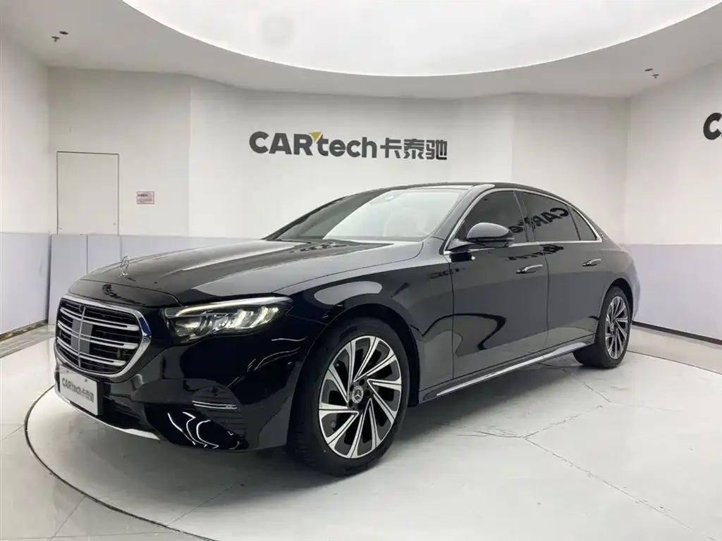Mercedes-Benz E-Class — фото 1