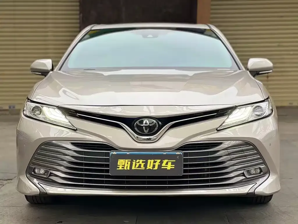 Toyota Camry — фото 3