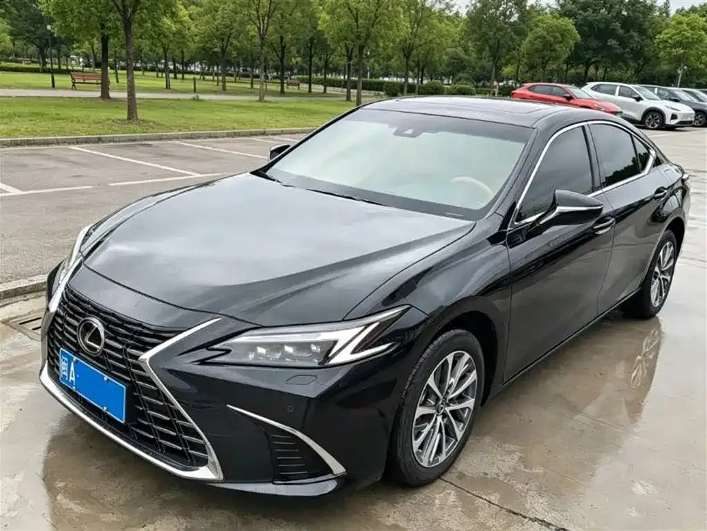 Lexus ES — фото 1