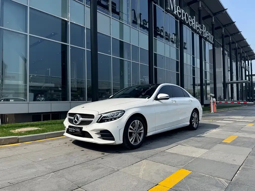 Mercedes-Benz C-Class — фото 1