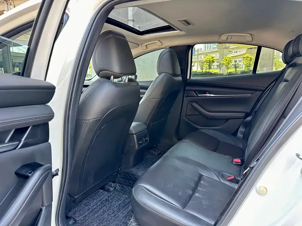Mazda 3 Axela 2023 из CN, фото 4