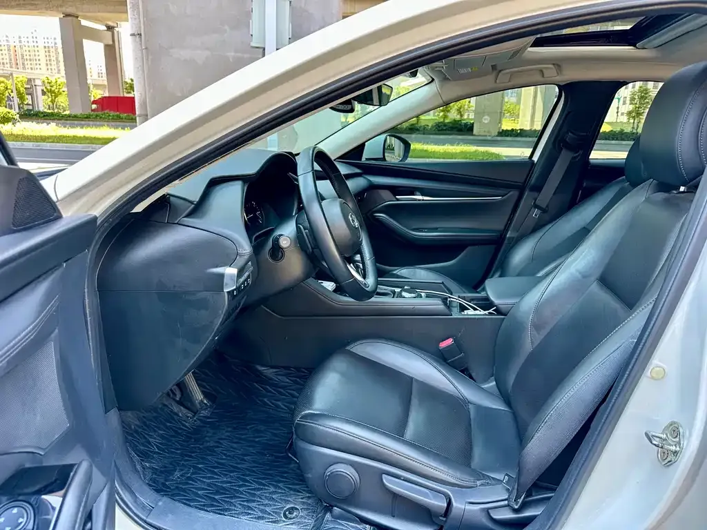 Mazda 3 Axela 2023 из CN, фото 2