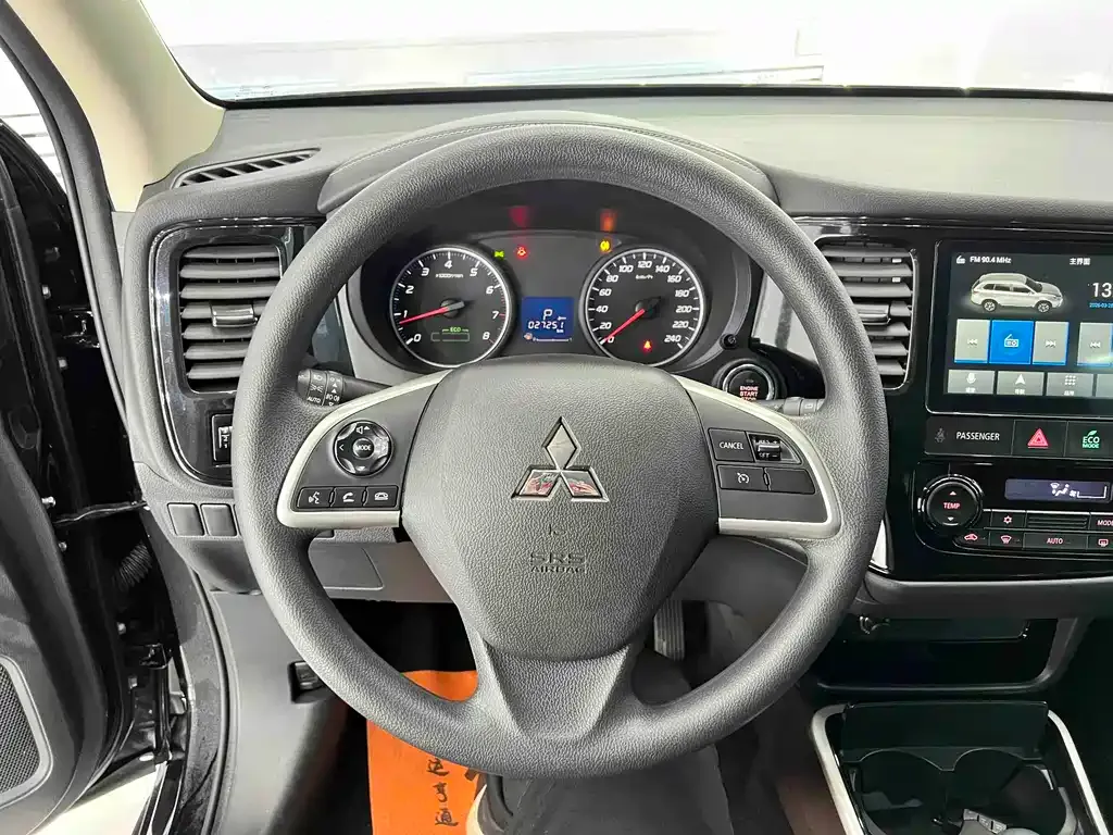Mitsubishi Outlander — фото 9