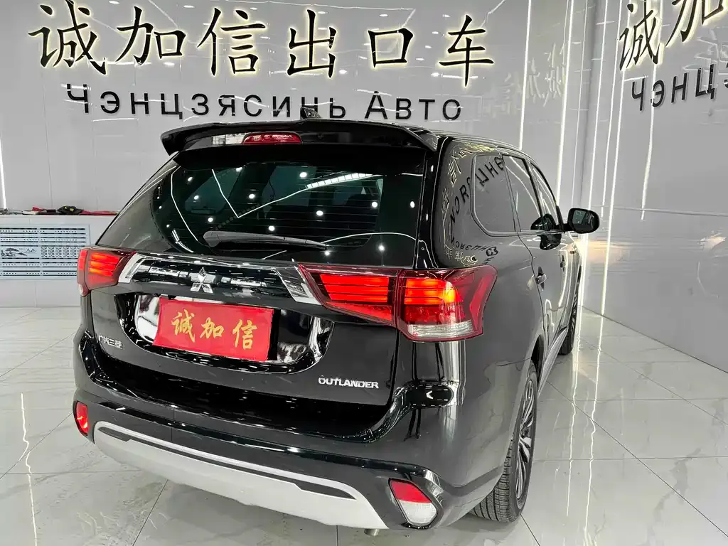 Mitsubishi Outlander — фото 3