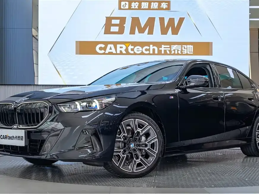 BMW 5 Series — фото 1