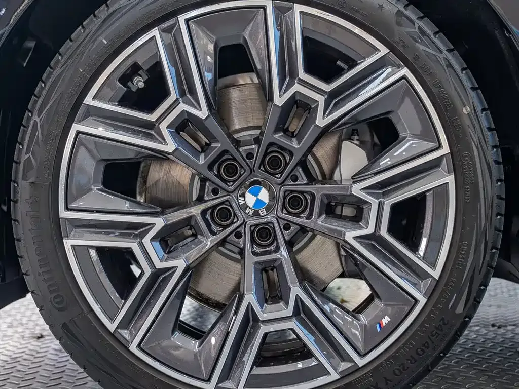 BMW 5 Series — фото 10