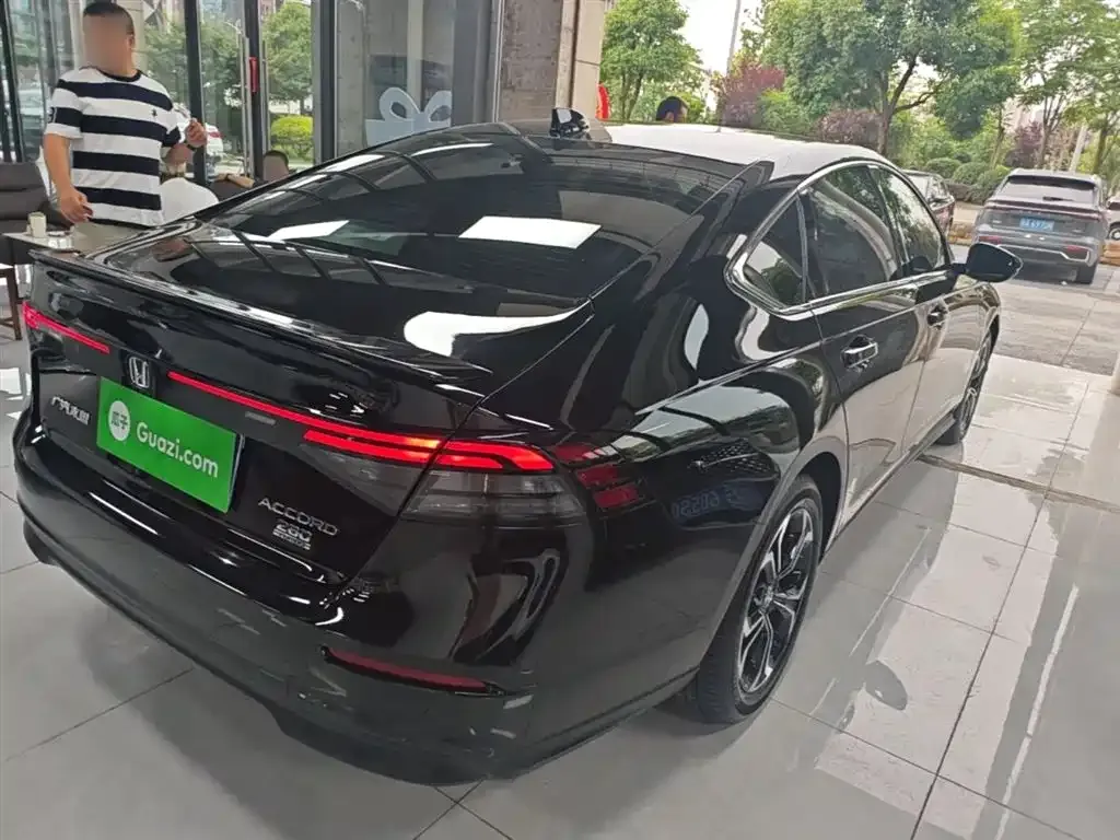 Honda Accord — фото 10