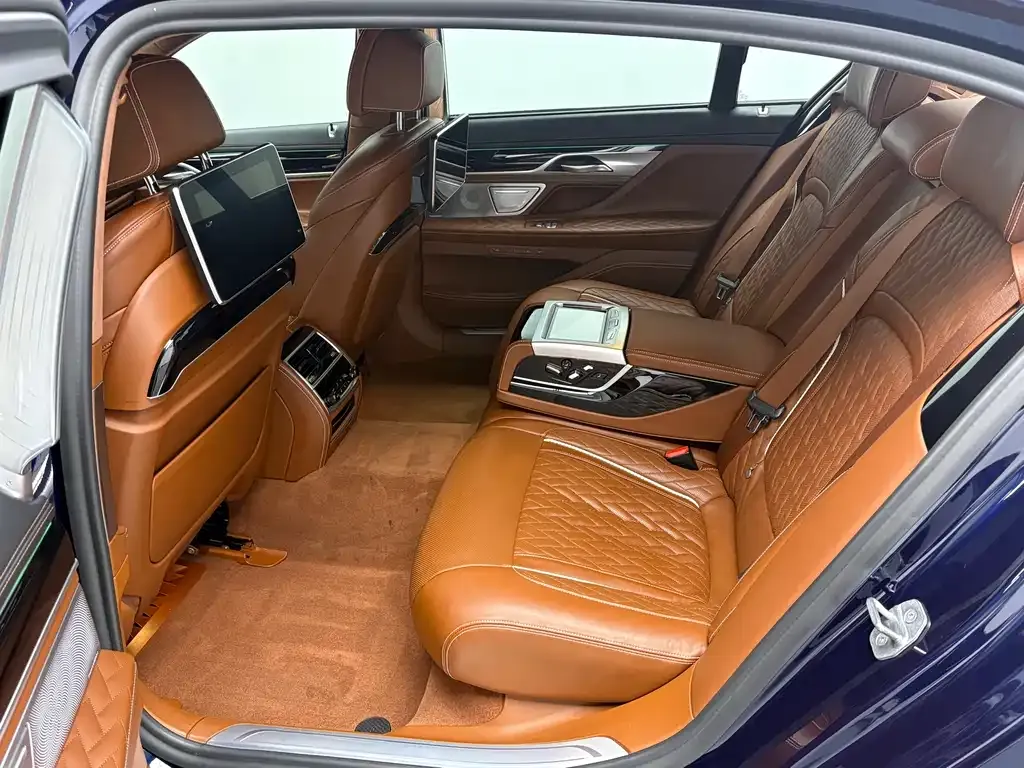 BMW 7 Series 2021 из CN, фото 7