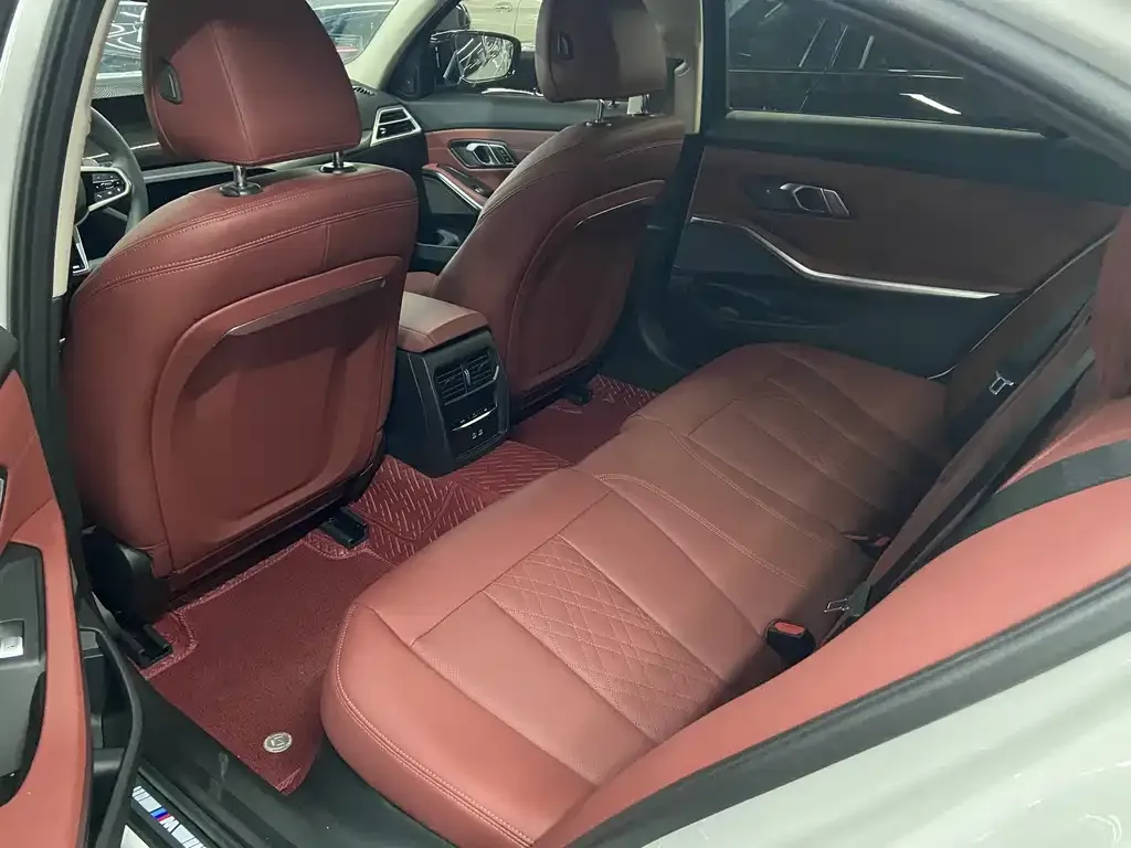 BMW 3 Series 2025 из CN, фото 2