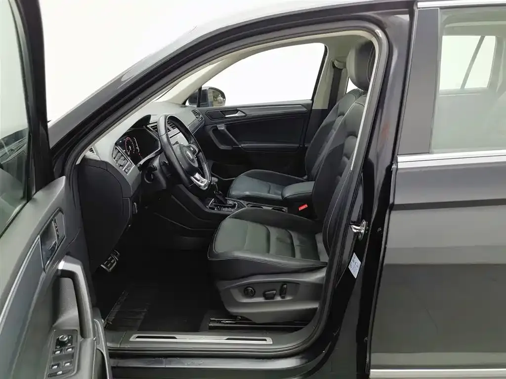 Volkswagen Tiguan L — фото 4