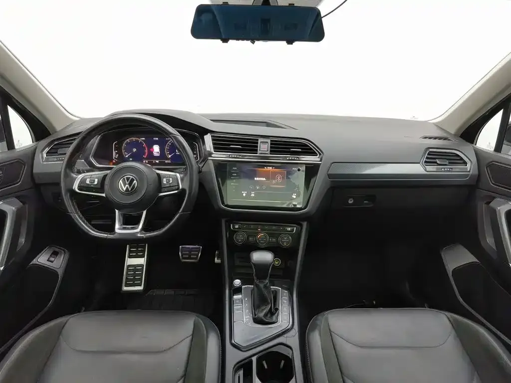Volkswagen Tiguan L — фото 8