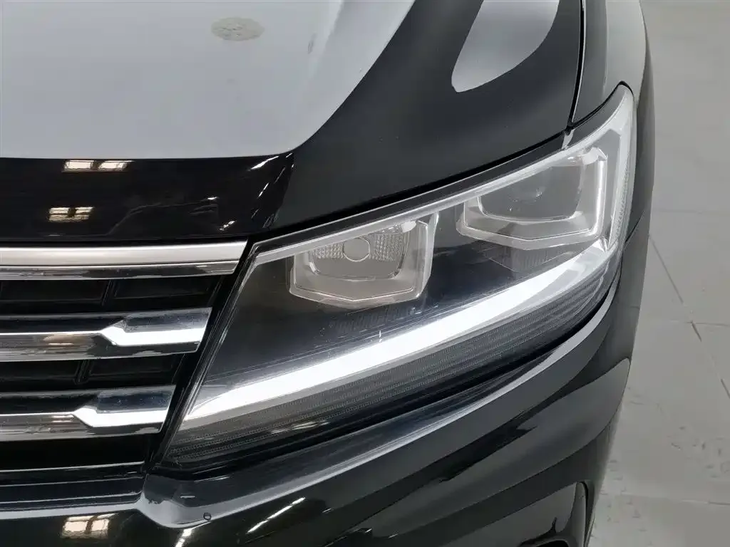 Volkswagen Tiguan L — фото 5