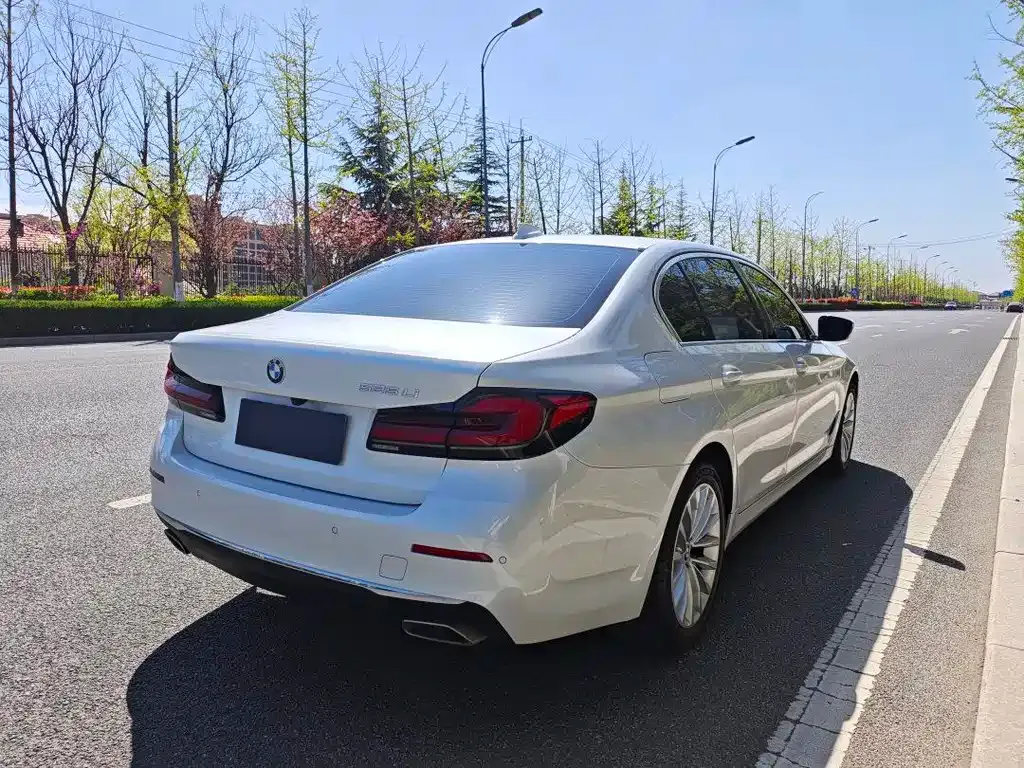 BMW 5 Series — фото 5