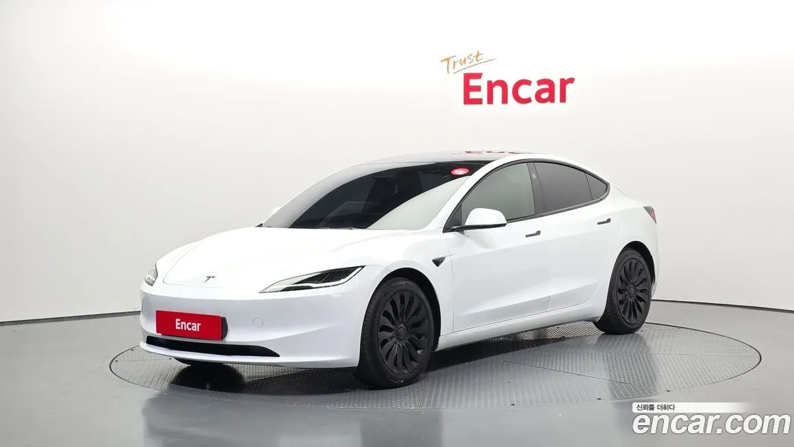 Tesla Model 3 — фото 1
