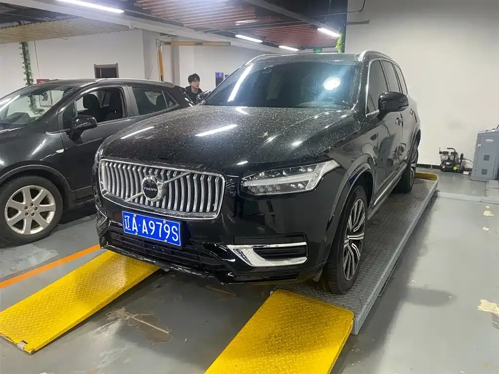 Volvo XC90 — фото 1