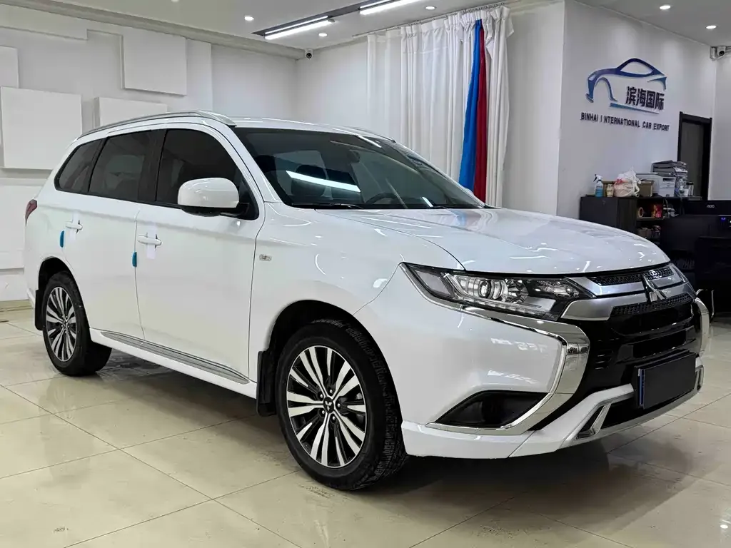 Mitsubishi Outlander — фото 8
