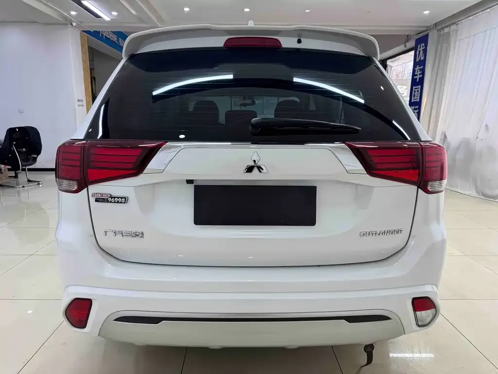 Mitsubishi Outlander — фото 2